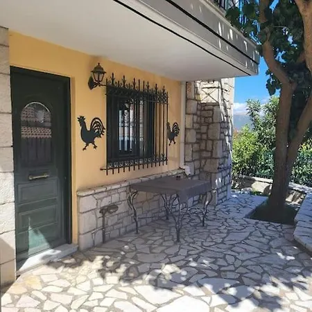 παραδοσιακό αρχοντικό με τζάκι * فاليتسينيكو