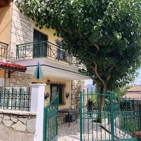 παραδοσιακό αρχοντικό με τζάκι * Valtessiniko