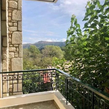 παραδοσιακό αρχοντικό με τζάκι ואלטסיניקו