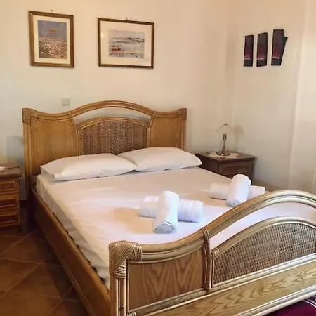 παραδοσιακό αρχοντικό με τζάκι شقة