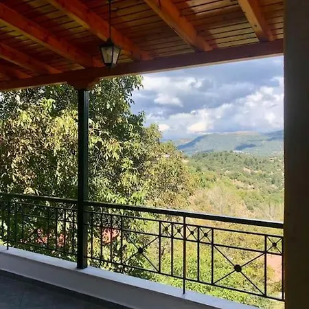 παραδοσιακό αρχοντικό με τζάκι * Βαλτεσινίκο