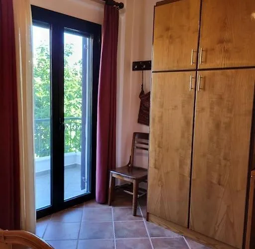 παραδοσιακό αρχοντικό με τζάκι *